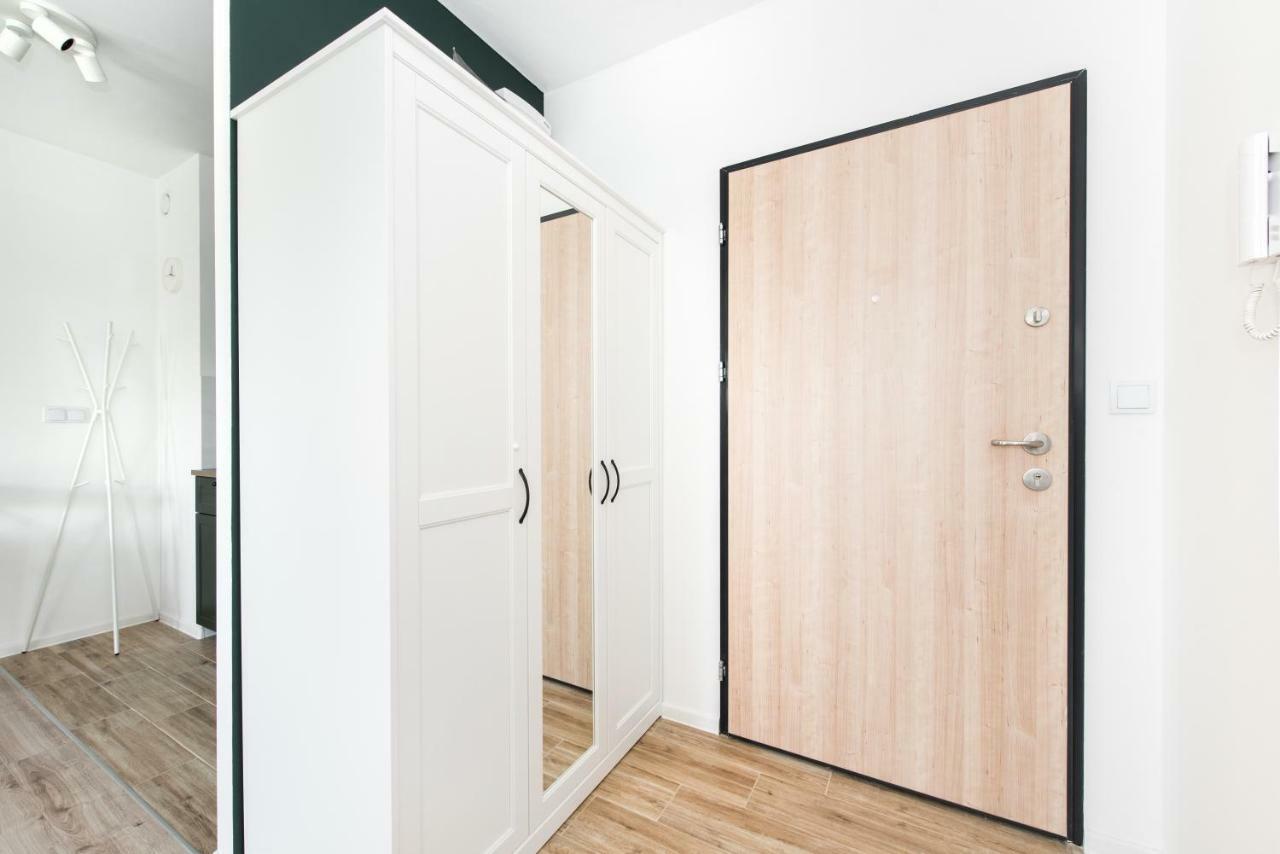 Superapart Augustowka 73 "Sleek 1Br Home With Balcony & Pet-Friendly" Варшава Екстер'єр фото