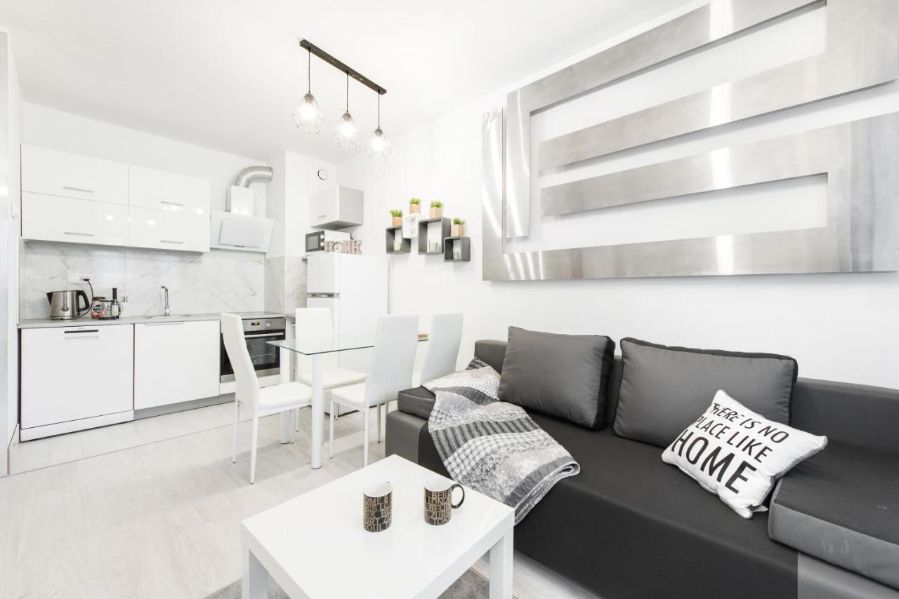 Superapart Augustowka 73 "Sleek 1Br Home With Balcony & Pet-Friendly" Варшава Екстер'єр фото