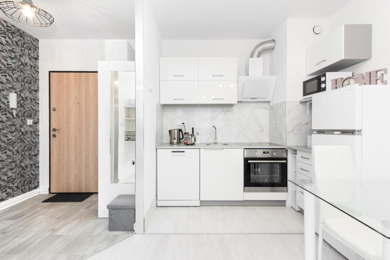 Superapart Augustowka 73 "Sleek 1Br Home With Balcony & Pet-Friendly" Варшава Екстер'єр фото